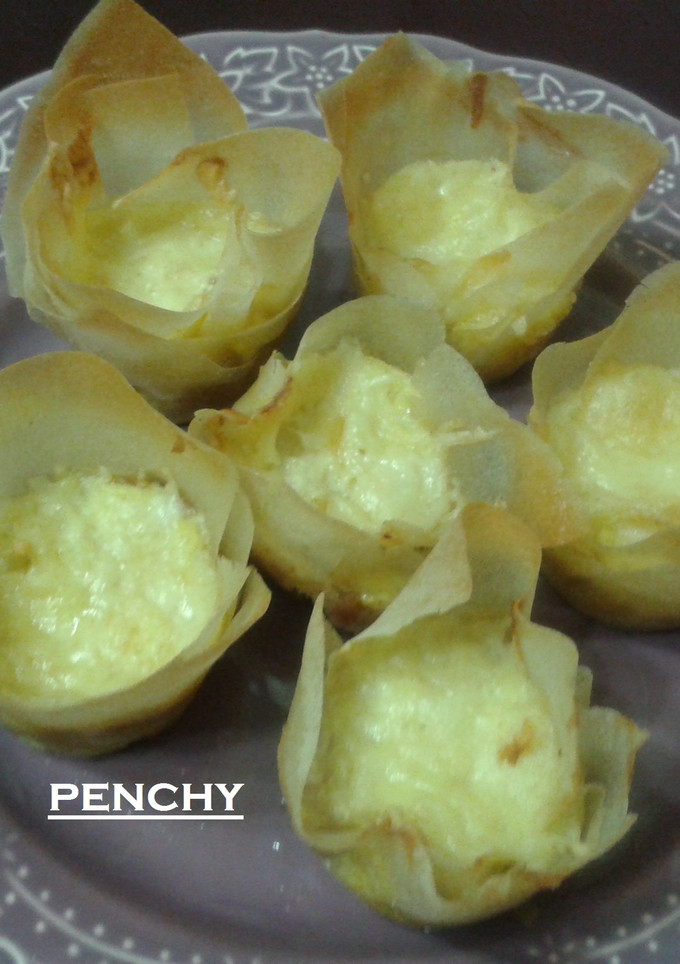 Una foto de Pasteles salados de masa filo con atún y queso