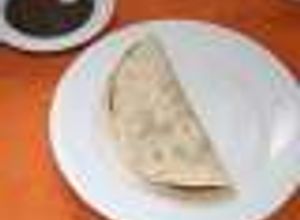 Una foto de Tacos de chicharrón en salsa verde