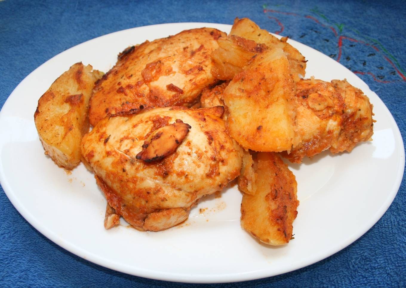 Pollo con patatas al horno