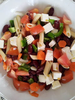 Una foto de Ensalada multicolor para plato único