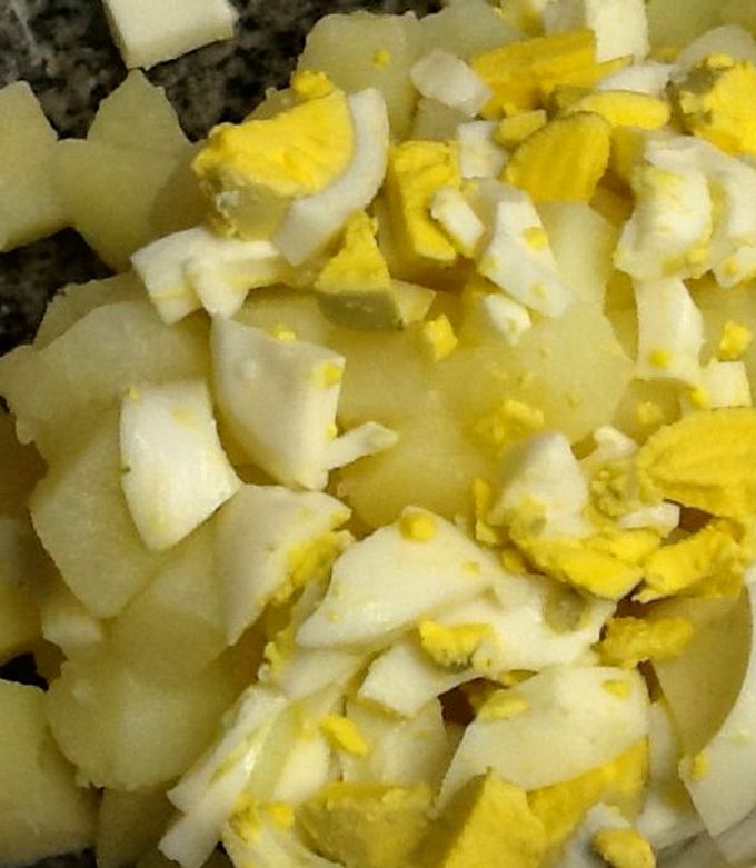 Foto principal de Ensalada de papa y huevo duro
