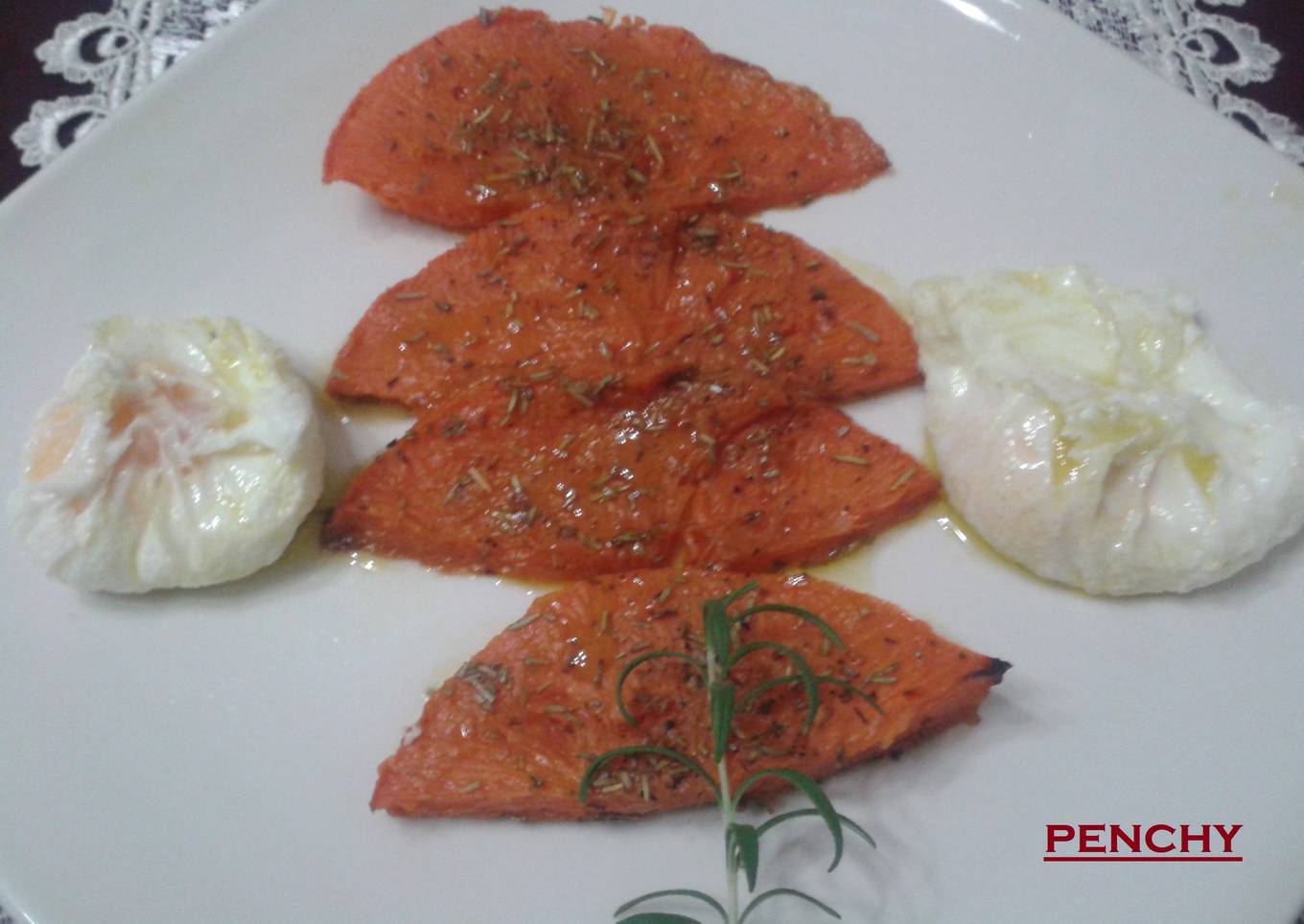 Calabaza asada al romero con huevos escalfados
<br />