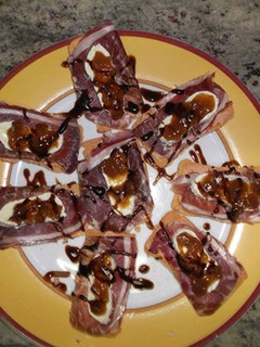 Una foto de Canapés calientes de cecina