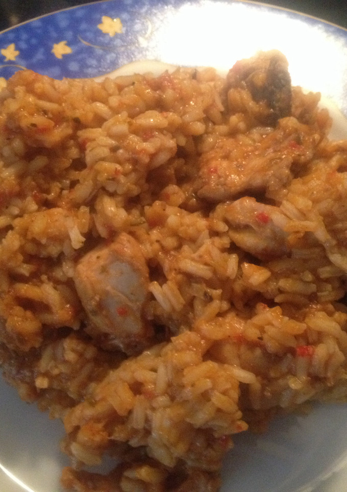 Una foto de Arroz con conejo tradicional