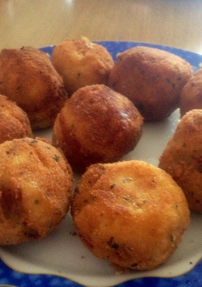 Una foto de Croquetas de papas, cangrejo y atún