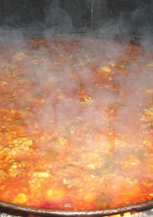 Una foto de Paella valenciana a la leña