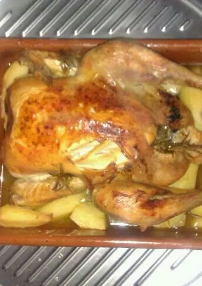 Una foto de Pollo al limón con romero