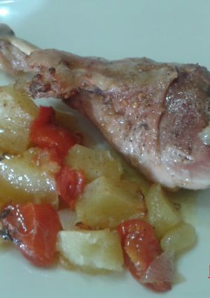 Una foto de Muslos de pava a la mediterránea
