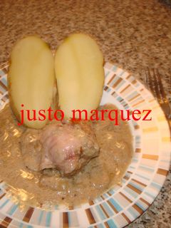 Una foto de Muslo de pollo con dátiles y beicon