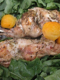 Una foto de Conejo asado al horno con albaricoques