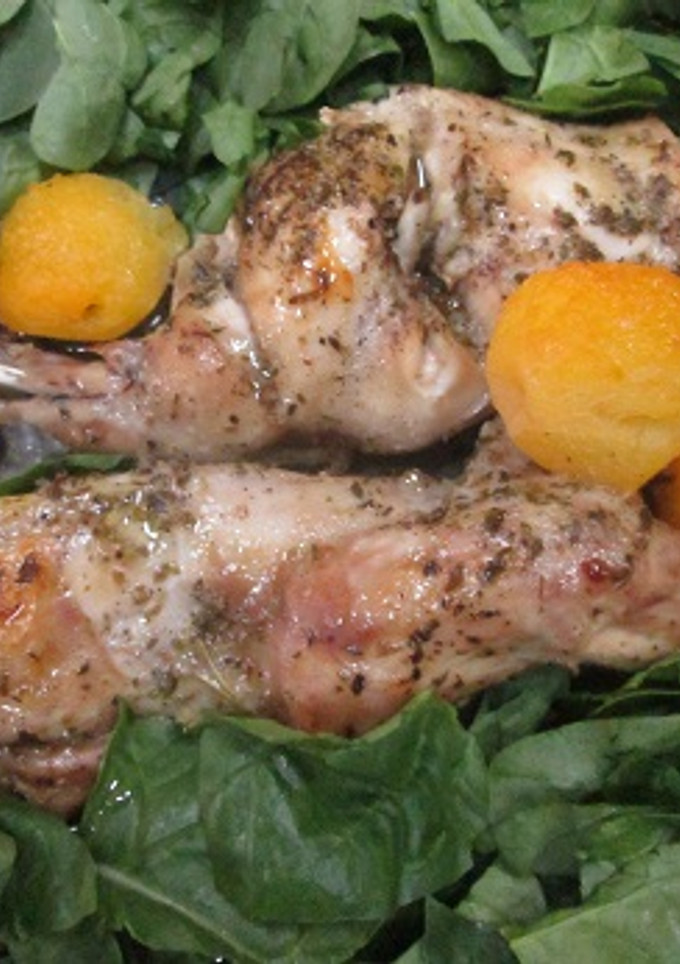 Una foto de Conejo asado al horno con albaricoques