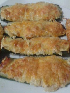 Una foto de Calabacines rellenos con salsa Morney
