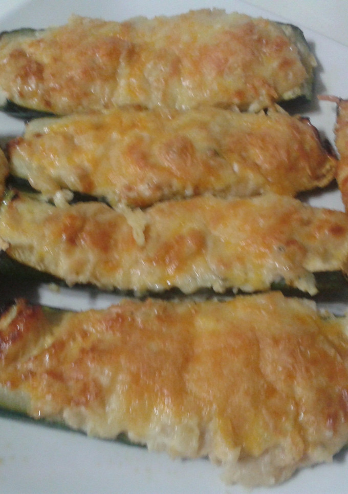 Una foto de Calabacines rellenos con salsa Morney