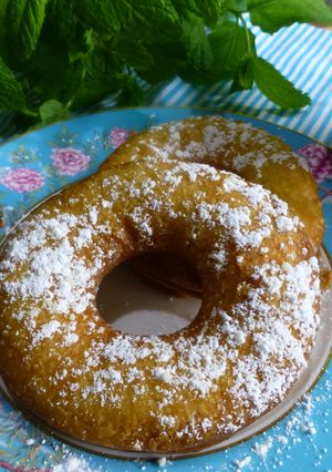 Una foto de Desayuno con donuts caseros facilísimos