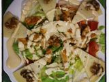 Ensalada de pollo y salsa César