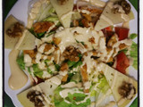 Ensalada de pollo y salsa César