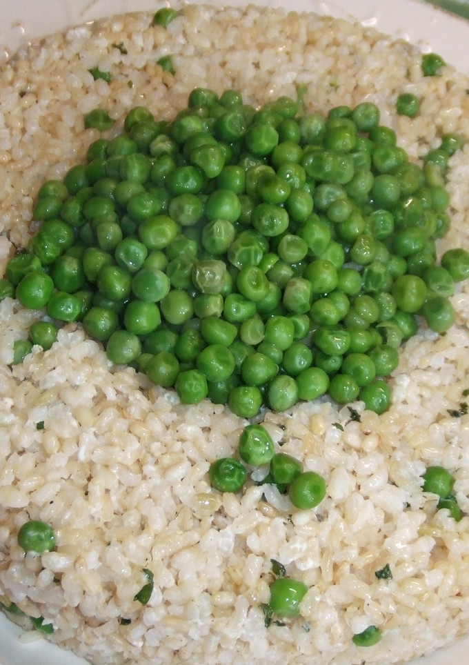 Una foto de Rosca de arroz integral con guisantes