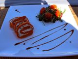 Tronco de pimiento del piquillo relleno de torta del casar, nueces y jamón