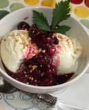 Compota de cerezas con helado de vainilla