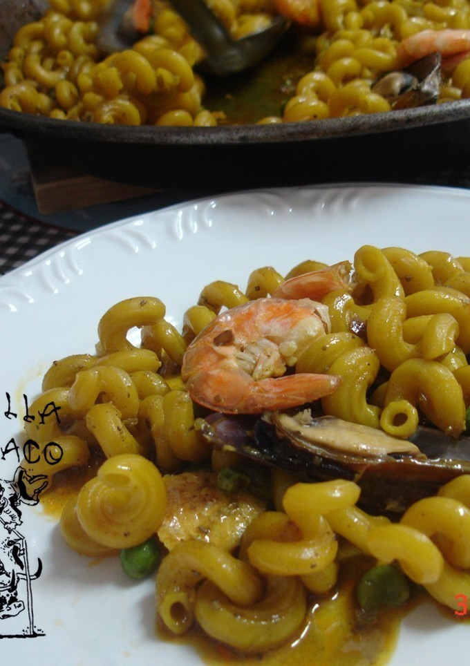 Una foto de Fideua valenciana