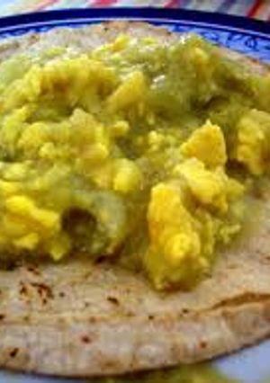 Una foto de Huevo en salsa verde