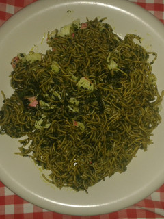 Una foto de Fideos asiáticos a la espinaca