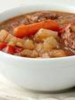 Una foto de Goulash casero al estilo hungaro
