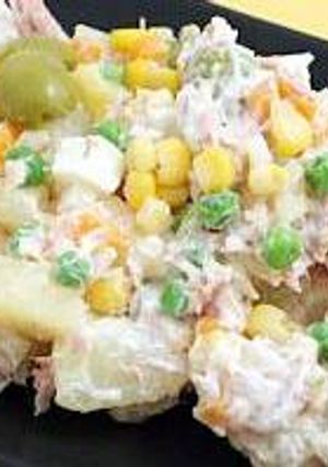 Una foto de Ensalada rusa con pollo