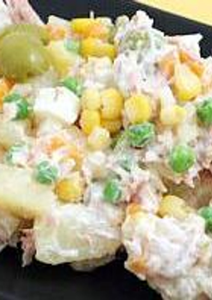 Una foto de Ensalada rusa con pollo