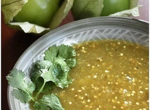 Una foto de Salsa verde de tomatillo