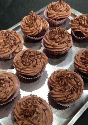 Una foto de Cupcakes de chocolate con buttercream de chocolate
