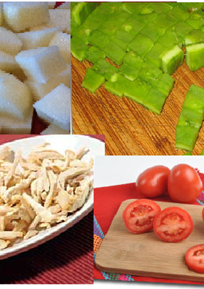 Una foto de Pechuga con papas, nopales y tomate rojo
