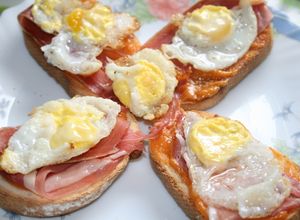 Una foto de Huevos de codorniz y salmorejo