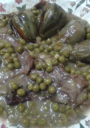 Una foto de Filetes de ternera con alcachofas y guisantes Negré