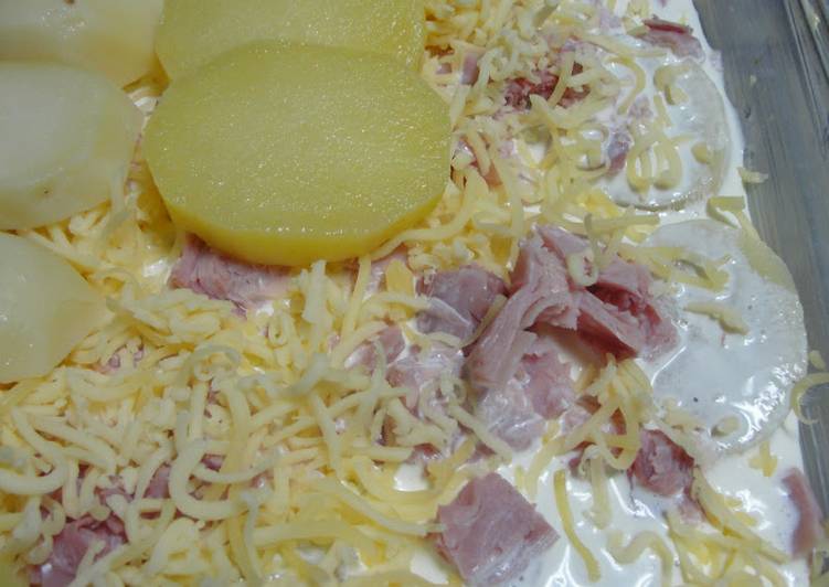 Pastel de papas gratinadas con jamón