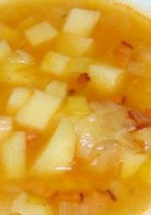 Una foto de Sopa de papas con tocino