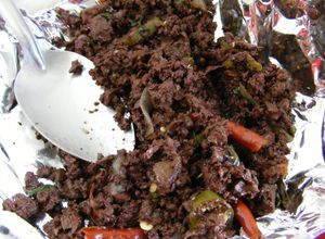 Una foto de Moronga o rellena con epazote, chile y cebolla