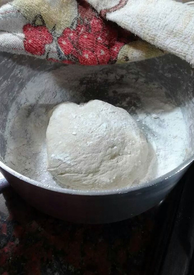 Una foto de Masa para pizza casera con levadura fresca