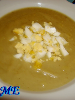 Una foto de Crema de berenjena con picadillo de huevo