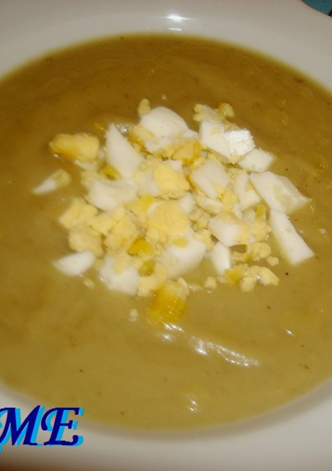 Una foto de Crema de berenjena con picadillo de huevo