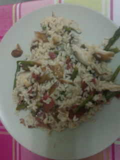 Una foto de Risoto de espárragos, setas y jamón serrano