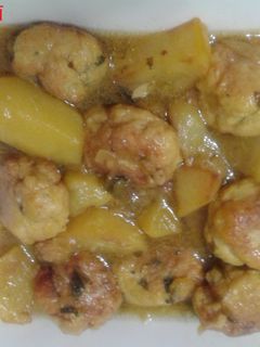 Una foto de Albóndigas de cazón en salsa