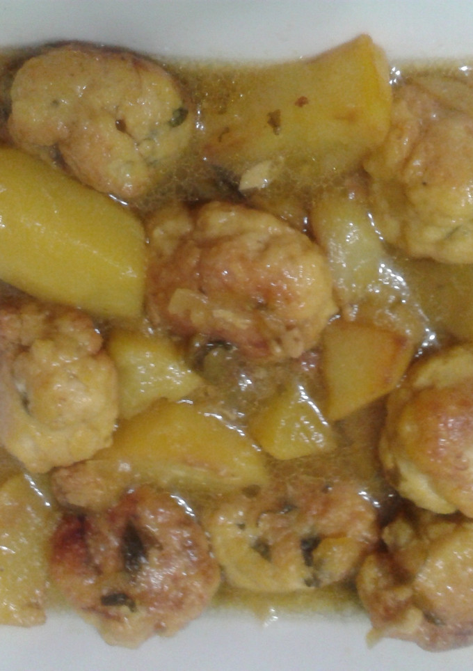 Una foto de Albóndigas de cazón en salsa