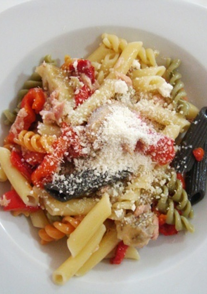 Una foto de Pasta con verduras asadas