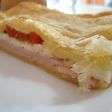 Hojaldre relleno de pavo y queso fresco