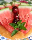 Sandía con salsa de melocotones