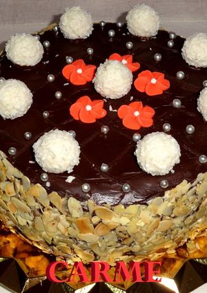 Una foto de Tarta de cumpleaños fácil y esponjosa