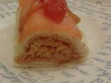 Enrollado de pan de molde con salmón