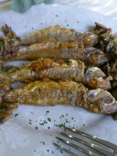 Una foto de Salmonetes fritos con champiñones