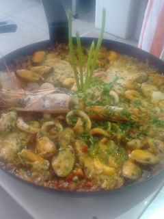 Una foto de Paella a lo Valenciana